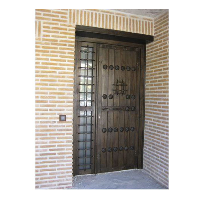Puerta rústica Guadamur con clavos de fundición (León)